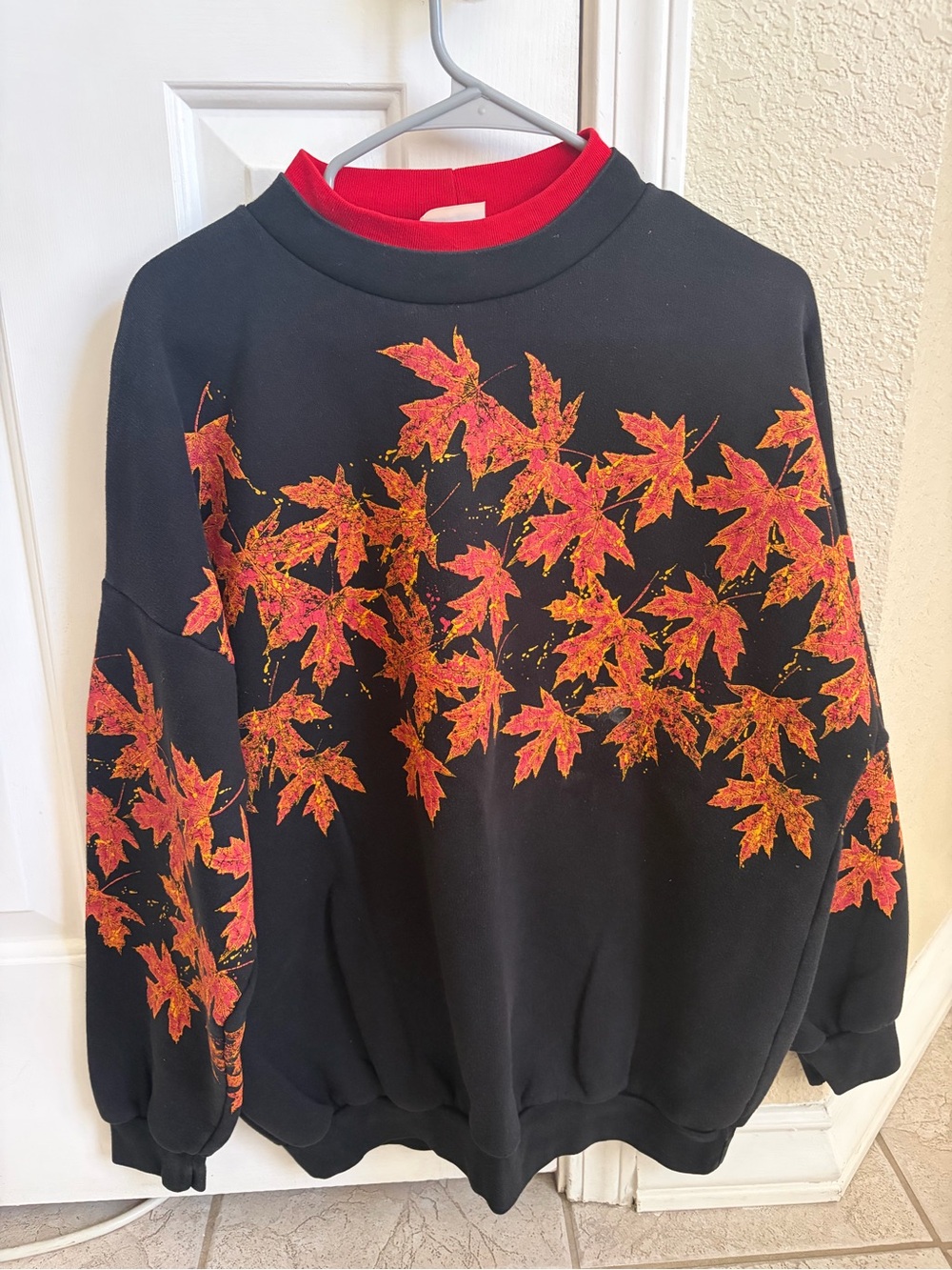 Vintage Black Maple Leaf Crewneck Sweatshirt 🍁